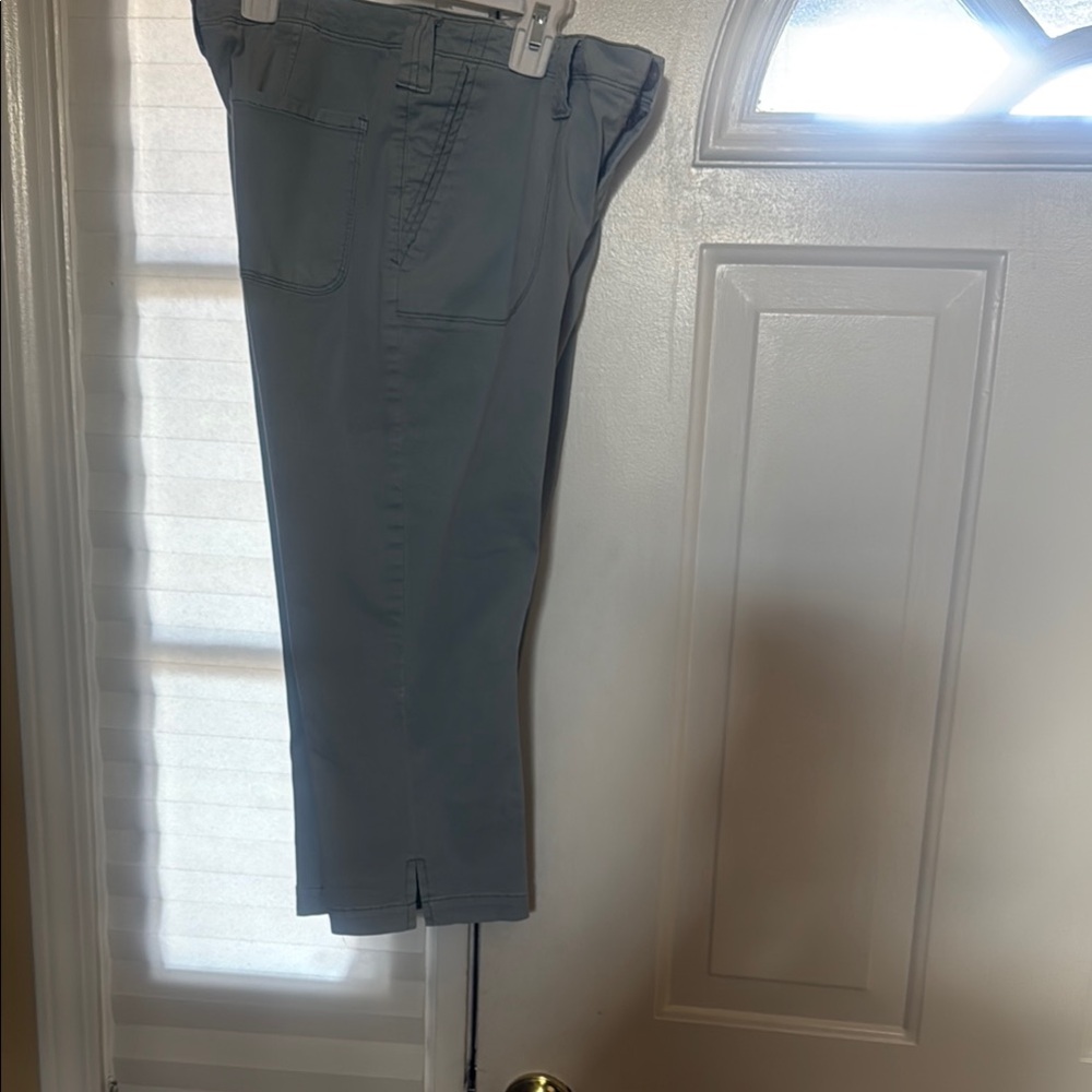 Light blue women’s crop pants with lift/tuck technology